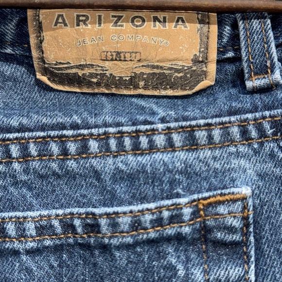 Arizona Men’s Jeans label is 38 x 32”actual is 38”x31” - Picture 1 of 6